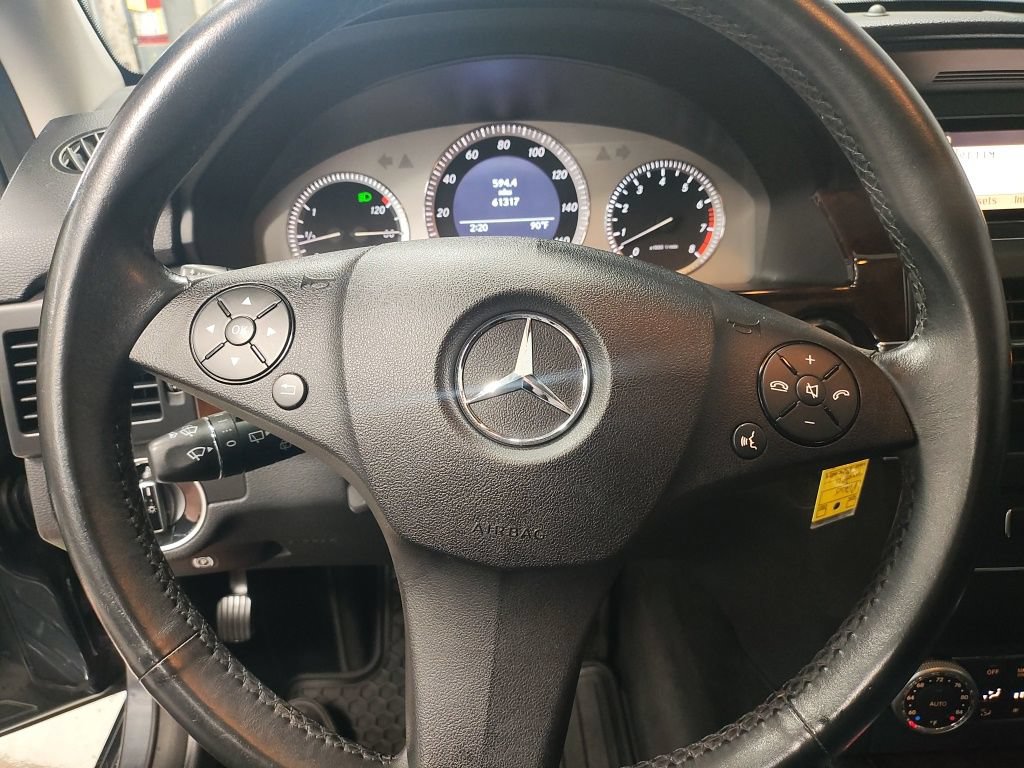 Used 2011 Mercedes-Benz GLK 350 4MATIC image 28