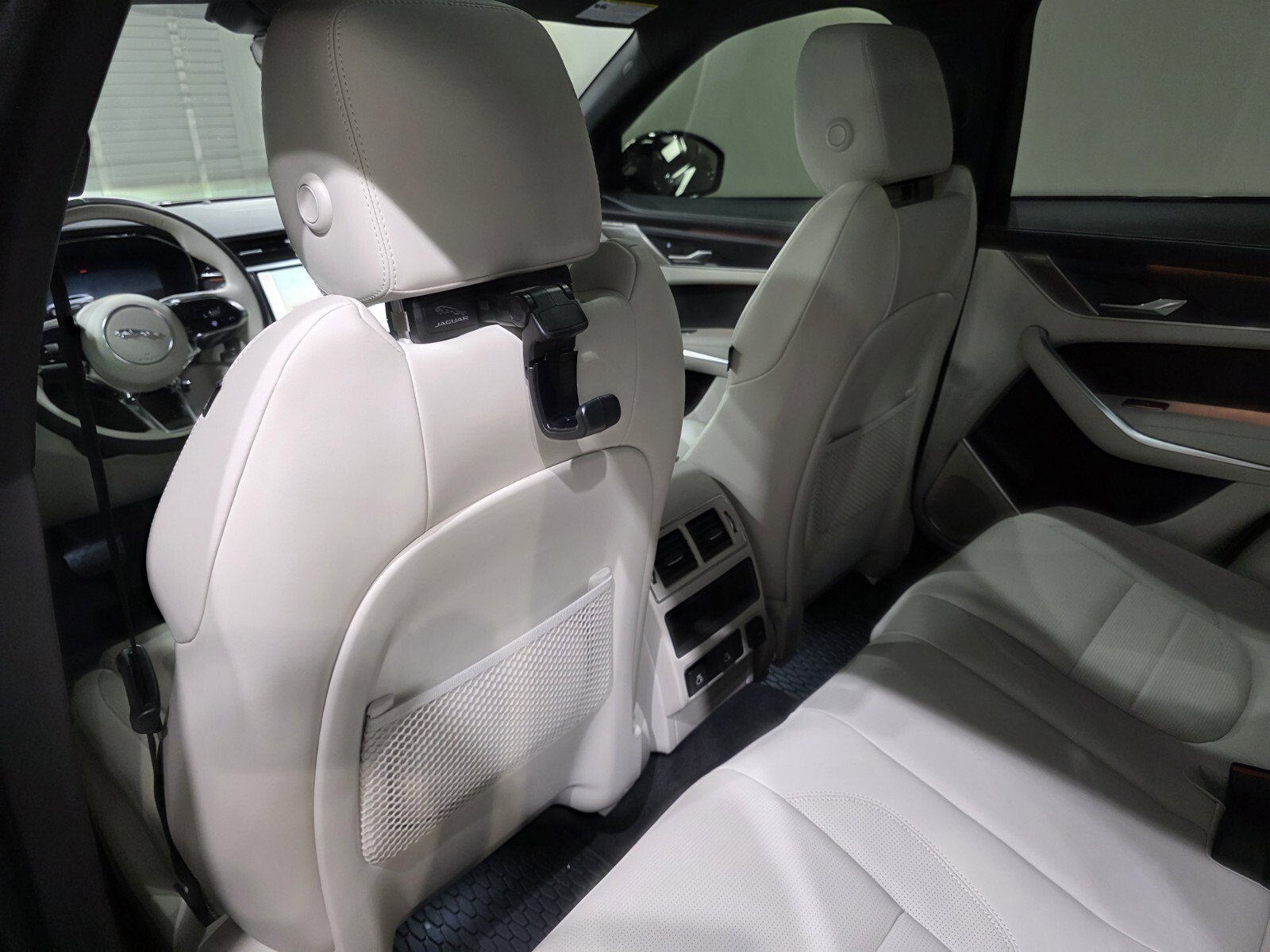 Used 2025 Jaguar F-PACE R-Dynamic S AWD/4WD image 12