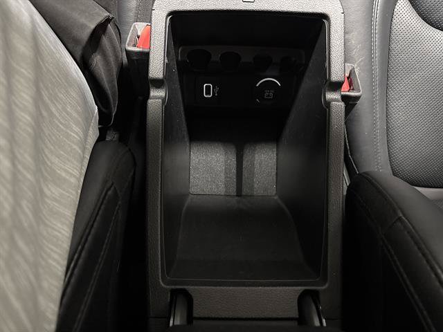 Used 2017 Jeep Cherokee Overland w/ Technology Group AWD/4WD image 15
