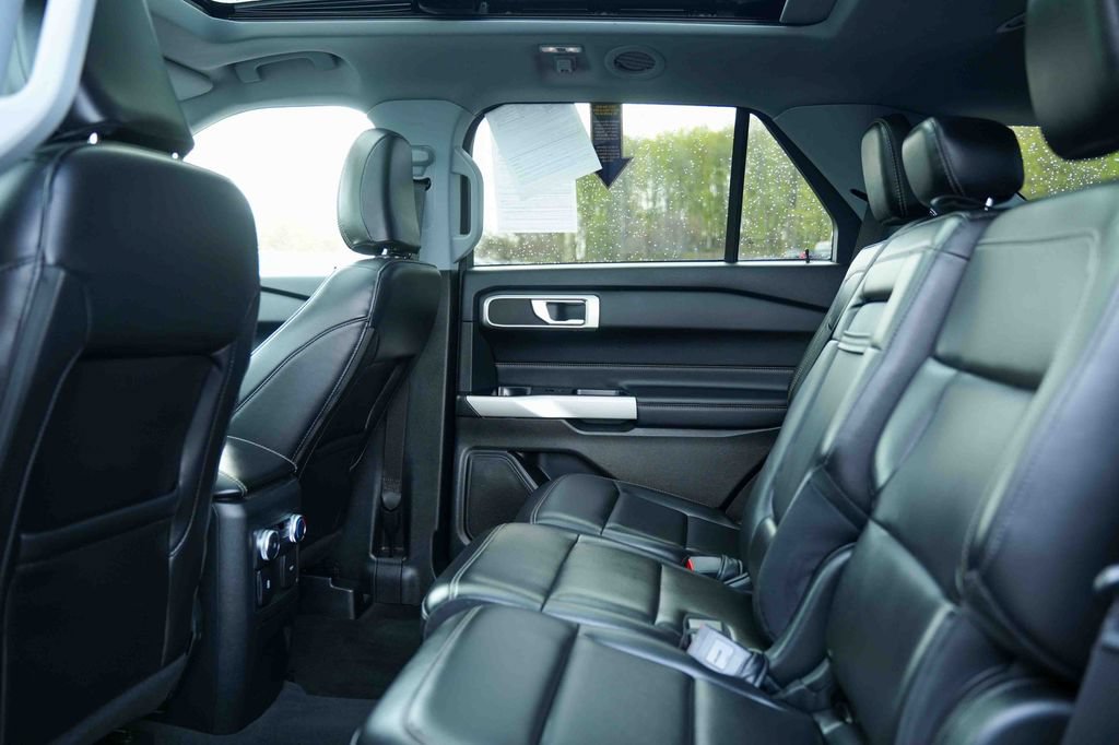Used 2022 Ford Explorer XLT w/ Equipment Group 202A AWD/4WD image 25