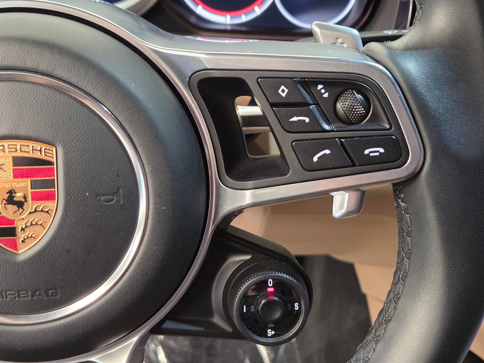 Certified 2022 Porsche Cayenne AWD/4WD image 20