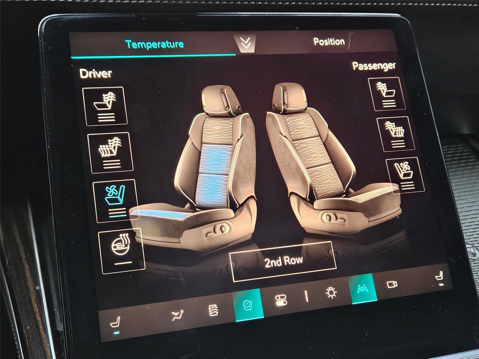 Certified 2025 Cadillac Escalade Premium Luxury w/ LPO, Floor Liner Package AWD/4WD image 20