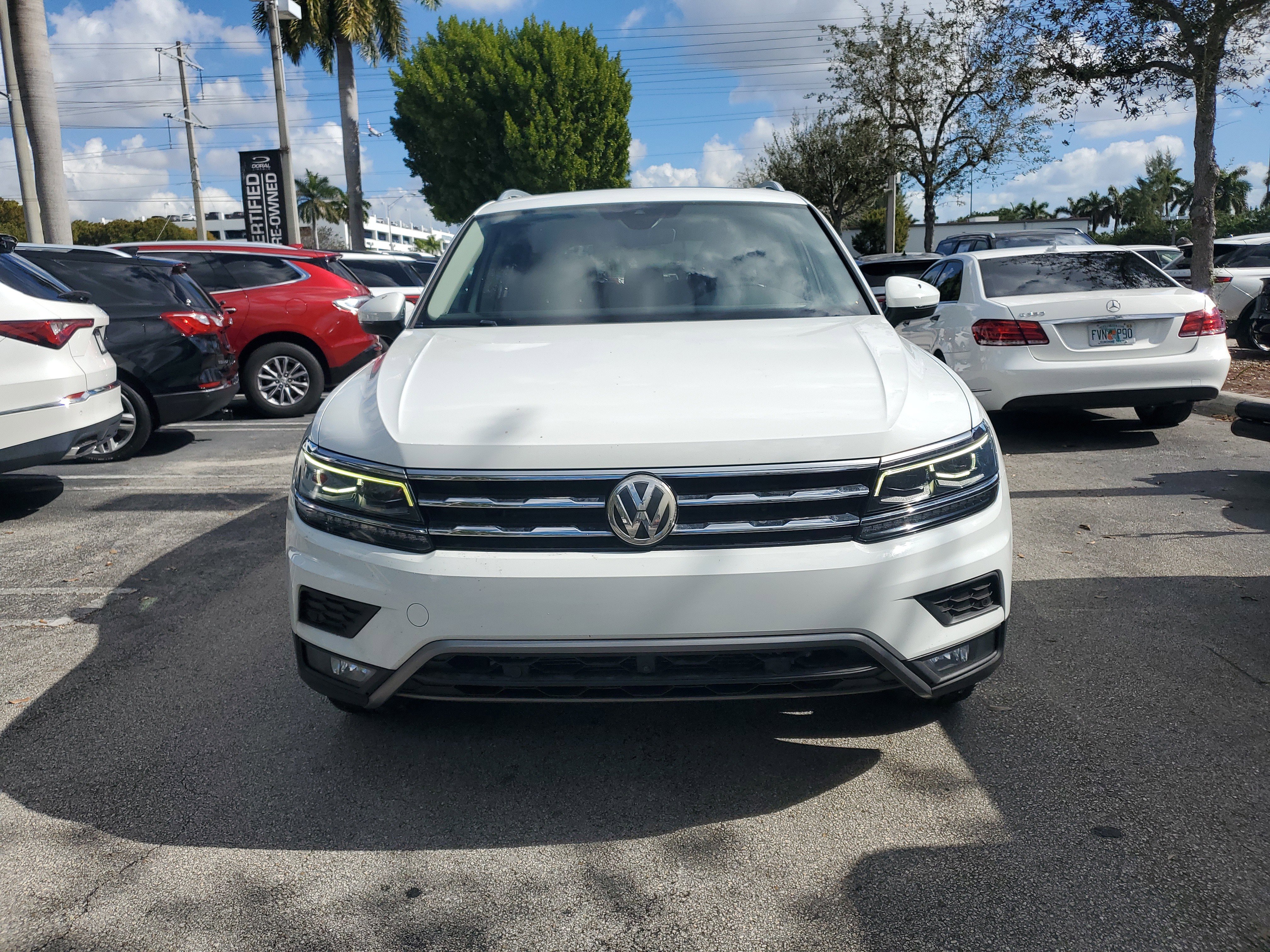 Used 2018 Volkswagen Tiguan SEL Premium image 2