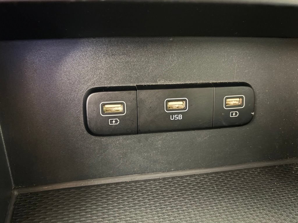 Used 2022 Kia Carnival LX FWD image 27
