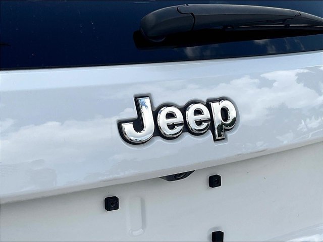 Used 2022 Jeep Grand Cherokee Limited AWD/4WD image 30