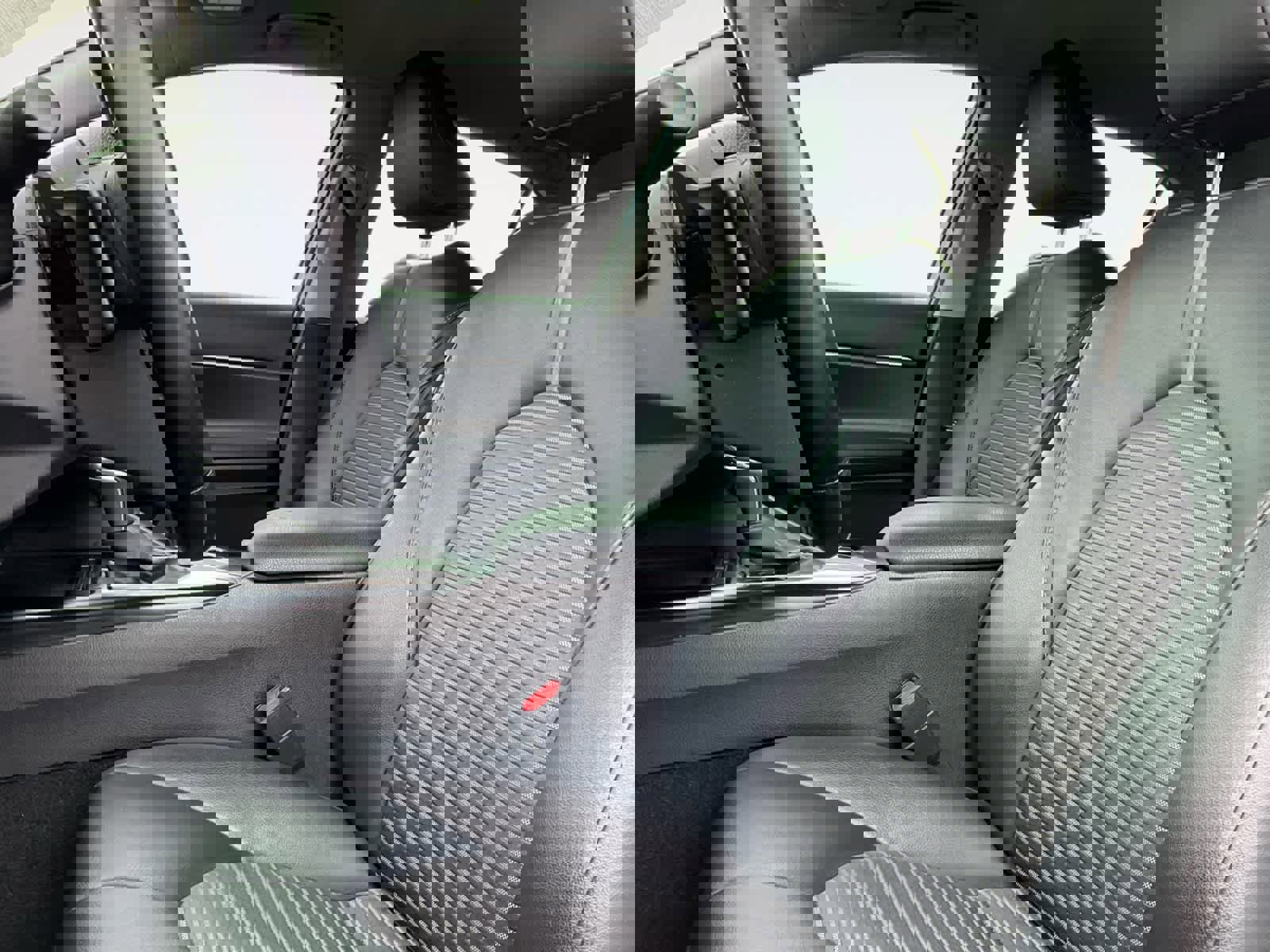 Used 2020 Toyota Camry SE w/ Blackout Package image 13