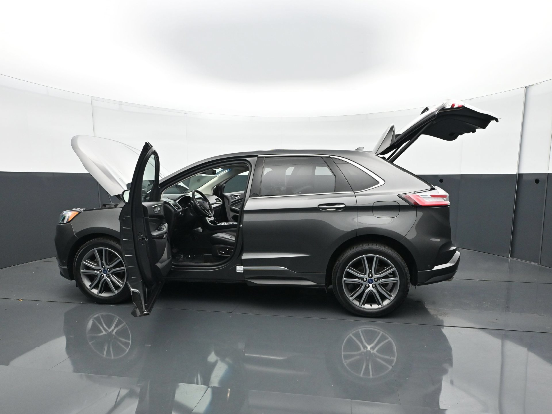 Used 2019 Ford Edge Titanium w/ Equipment Group 301A AWD/4WD image 29