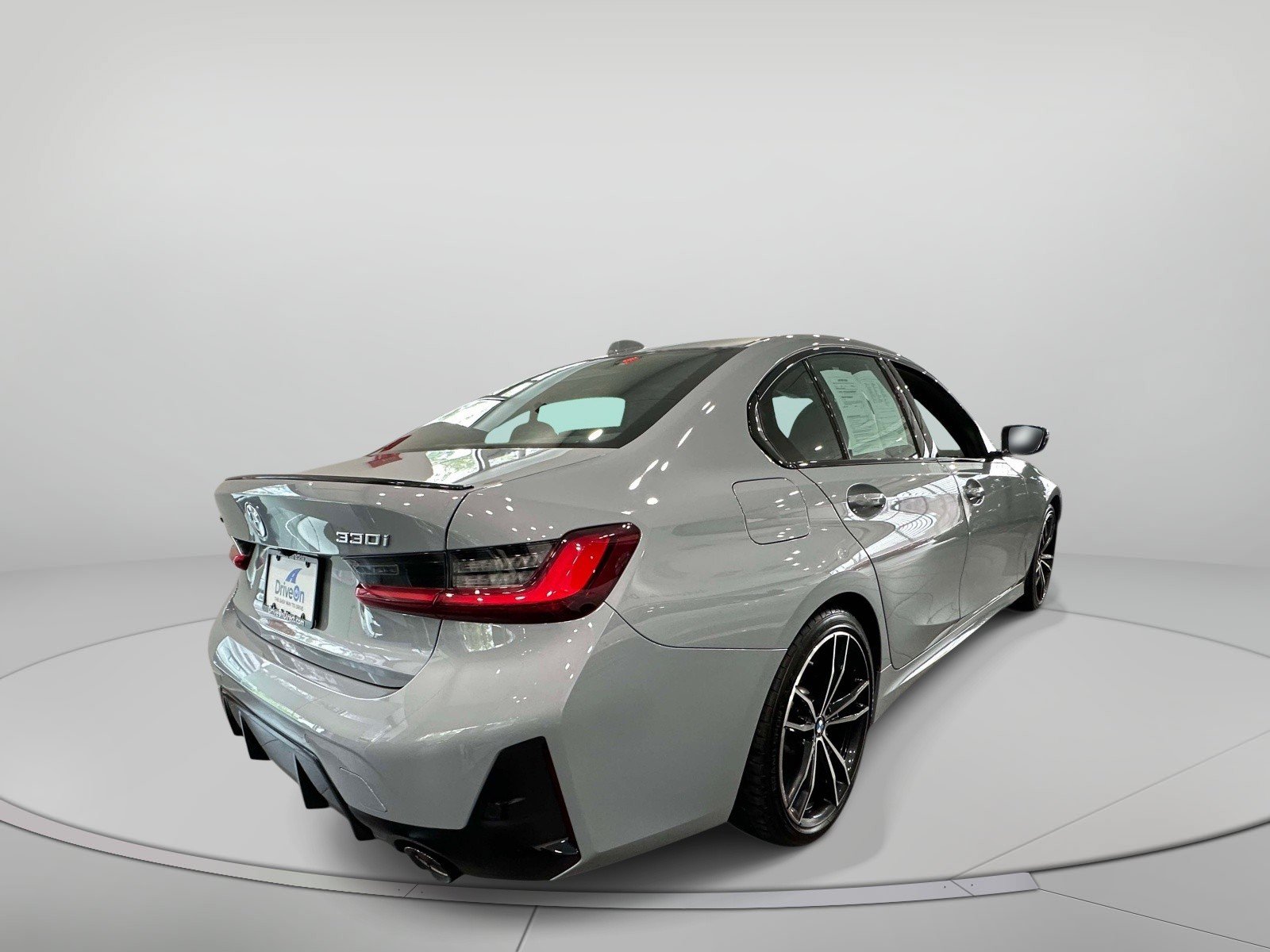 Used 2023 BMW 330i xDrive Sedan w/ M Sport Package AWD/4WD image 4