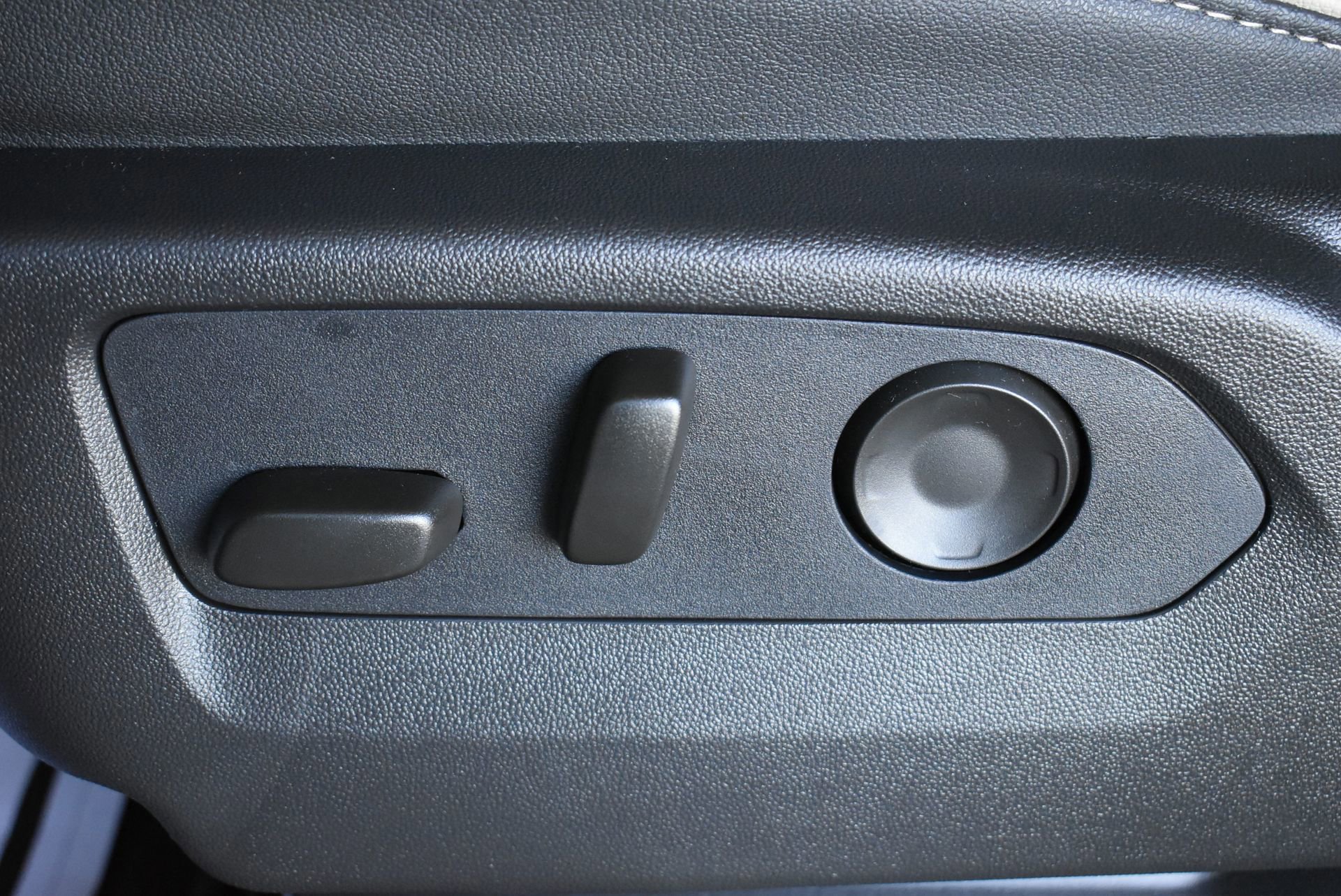 New 2026 GMC Yukon XL Elevation w/ Elevation Premium Package image 16