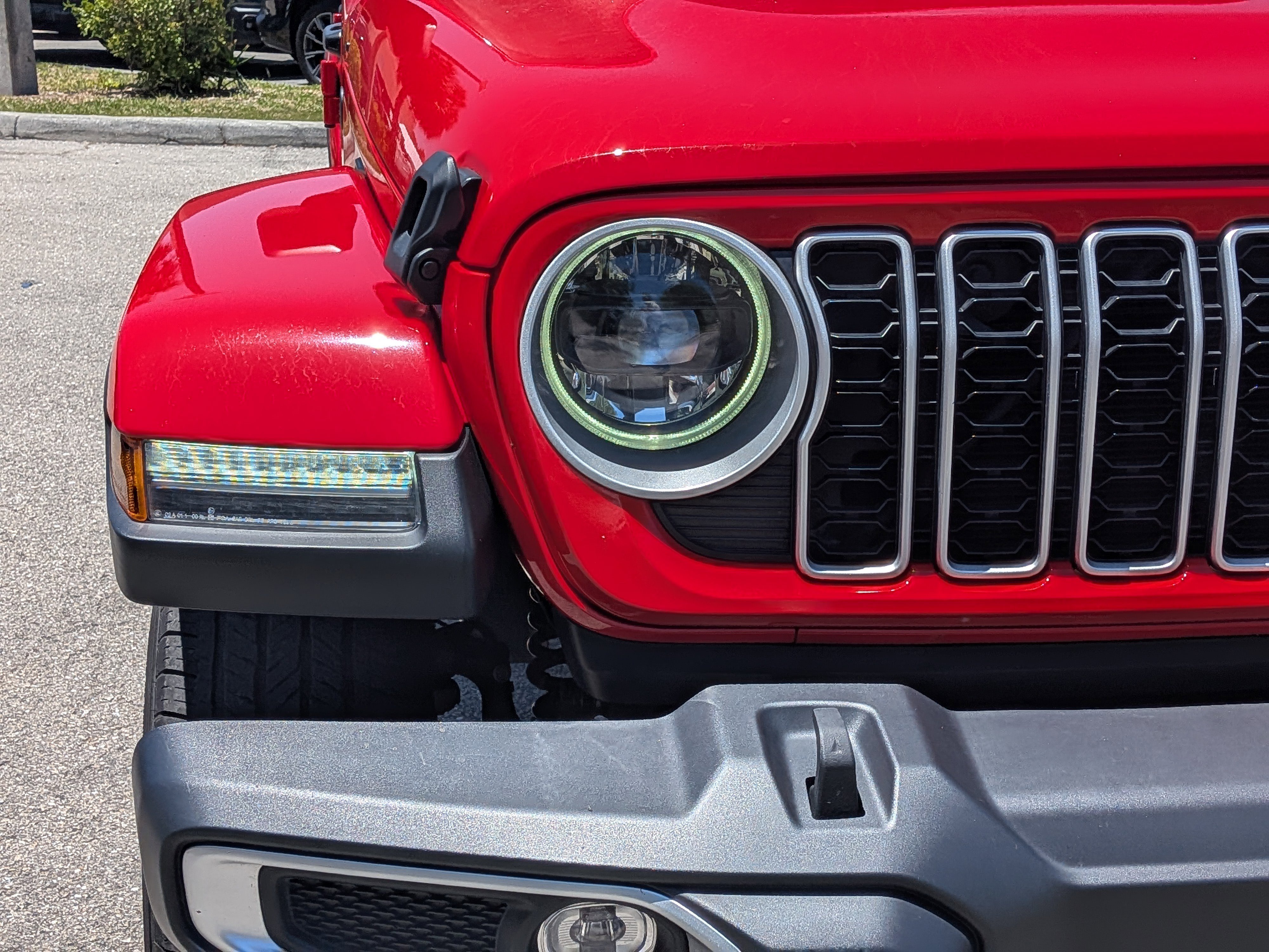 Used 2025 Jeep Wrangler Unlimited Sahara AWD/4WD image 9