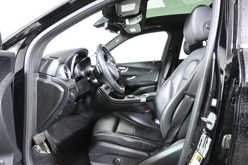 Used 2018 Mercedes-Benz GLC 300 4MATIC image 3