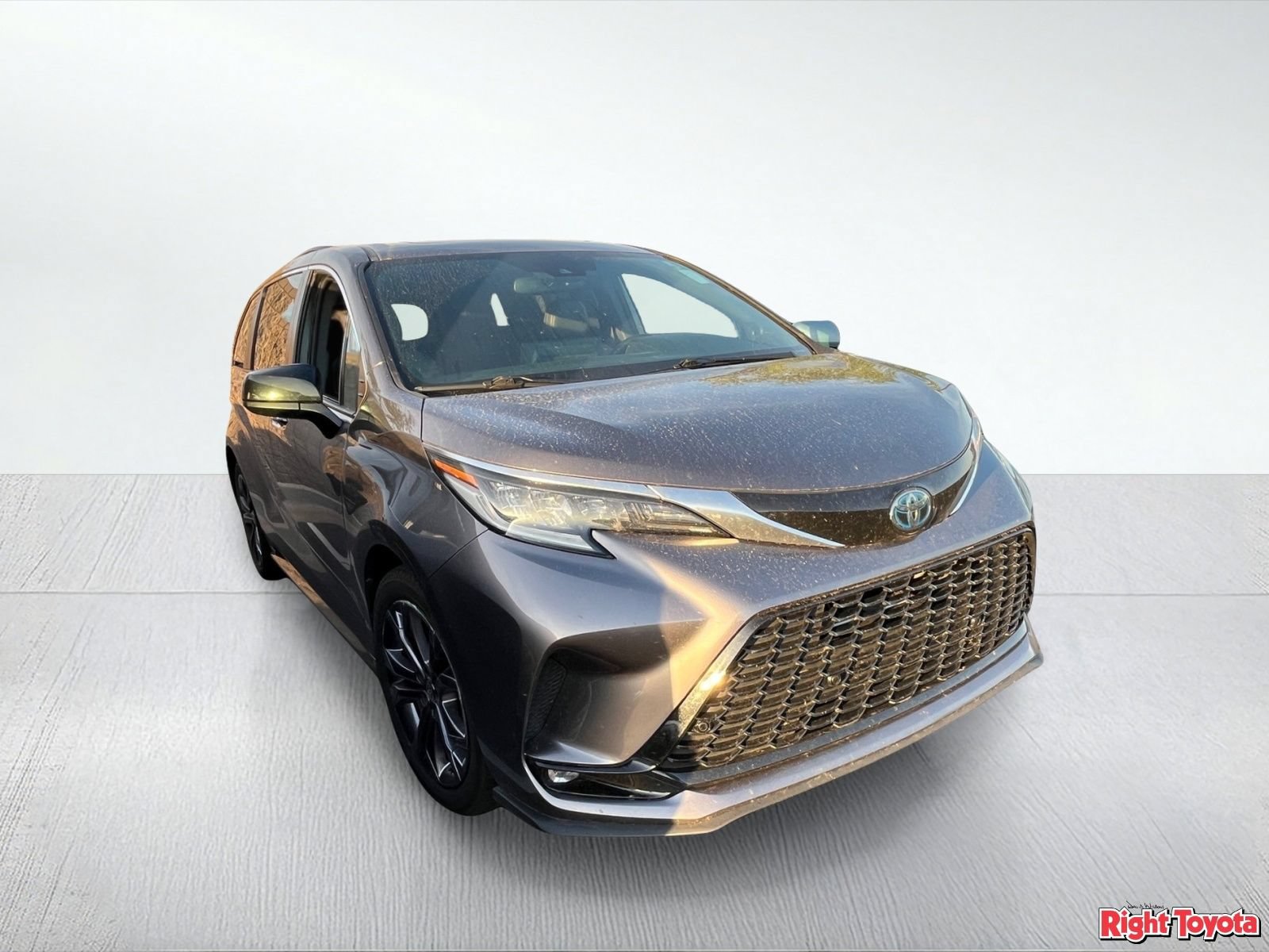 Used 2022 Toyota Sienna XSE w/ XSE Plus Package FWD image 5