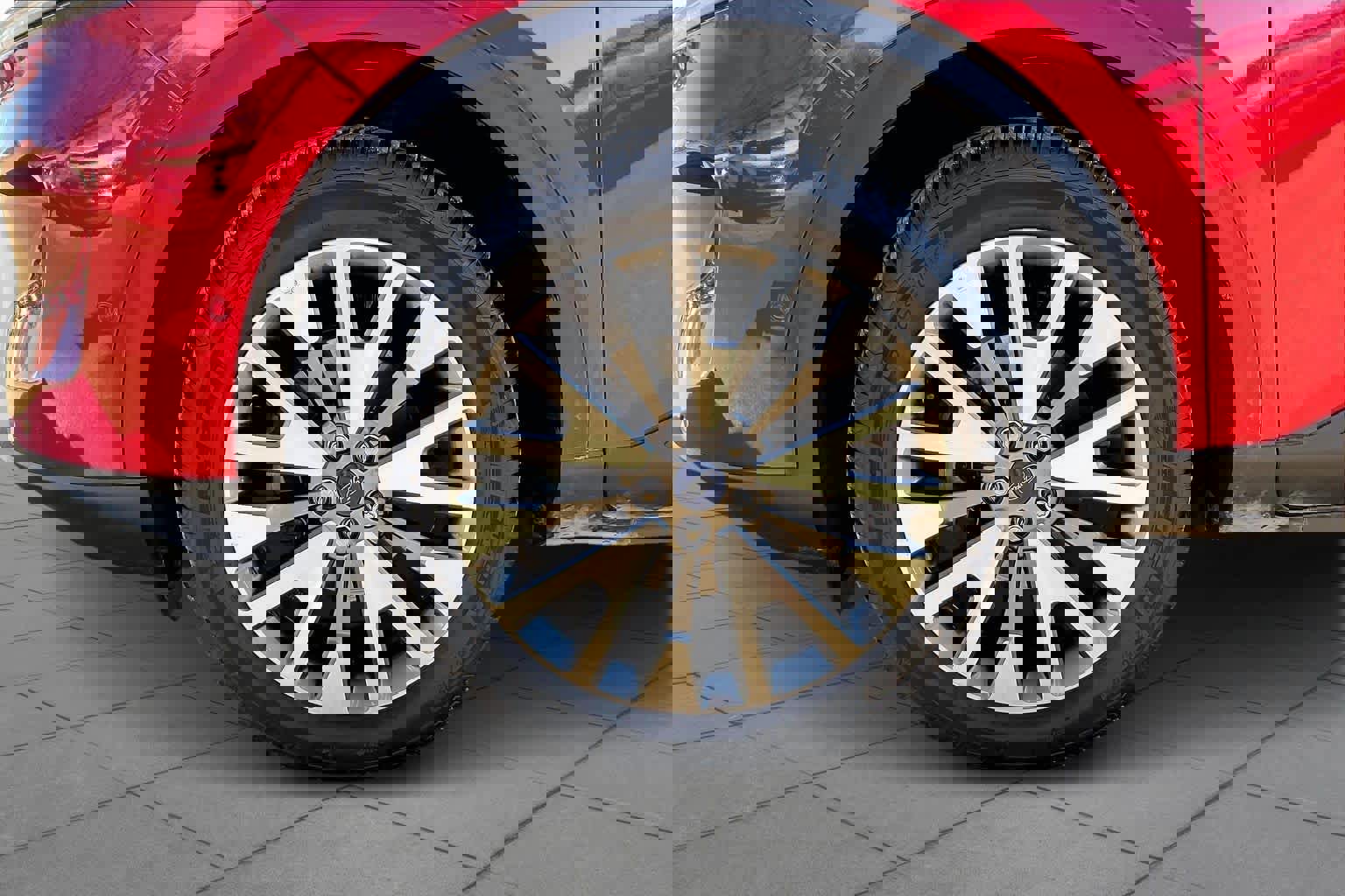 Used 2020 Ford Escape Titanium image 10