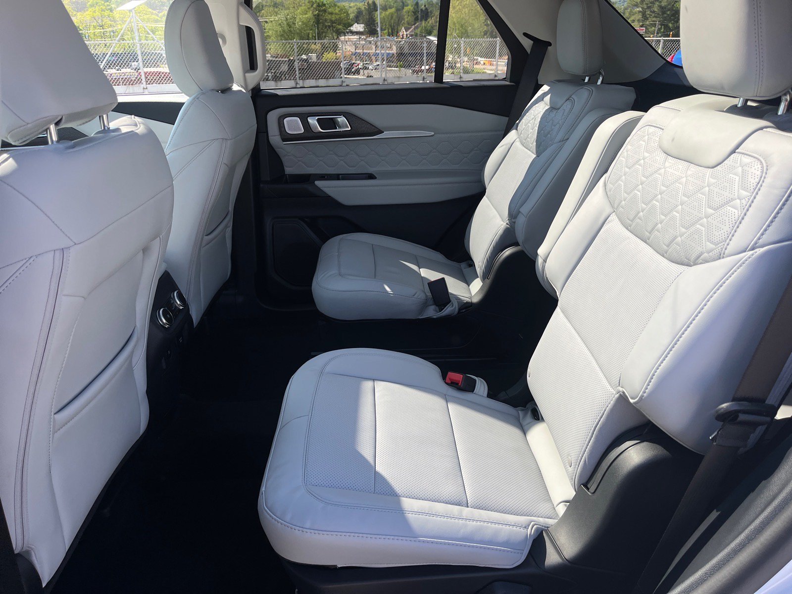 New 2026 Ford Explorer Platinum w/ LUX Leather Package AWD/4WD image 17