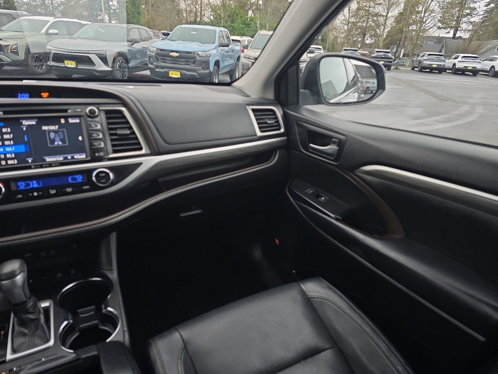 Used 2018 Toyota Highlander Limited Platinum image 23