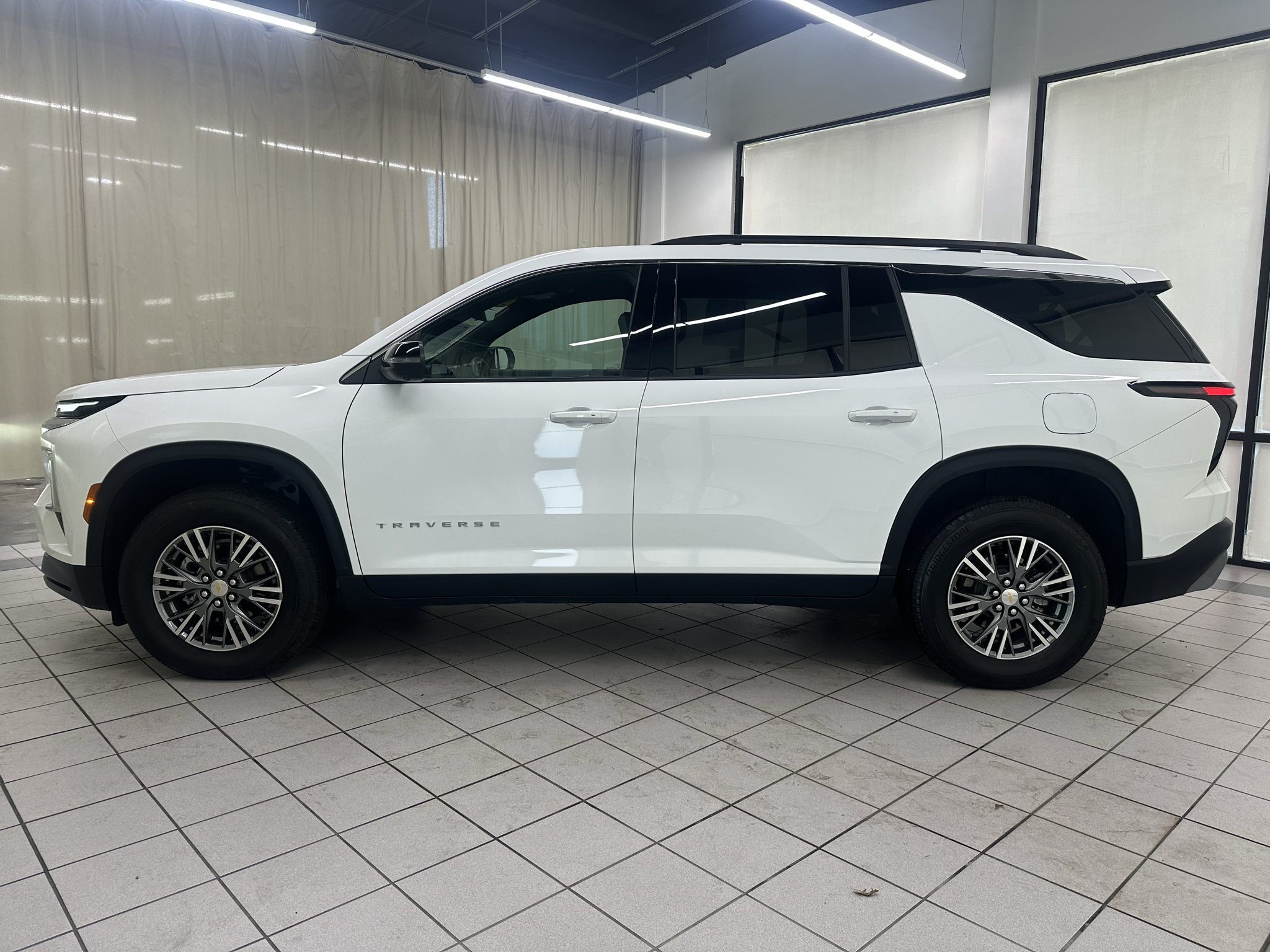 Certified 2026 Chevrolet Traverse LT w/ Driver Confidence Package FWD image 11