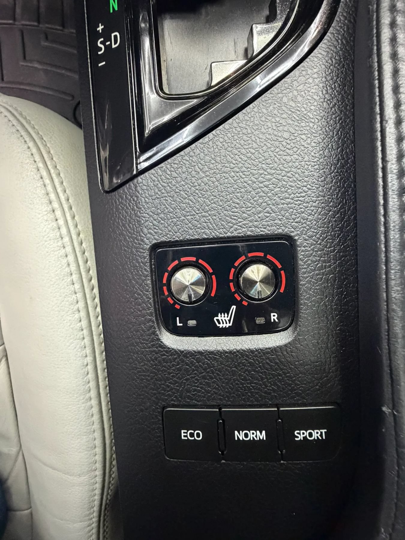 Used 2013 Toyota Avalon XLE Touring FWD image 17