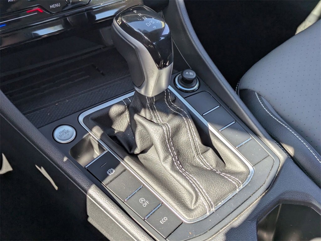 Used 2025 Volkswagen Jetta SE image 23