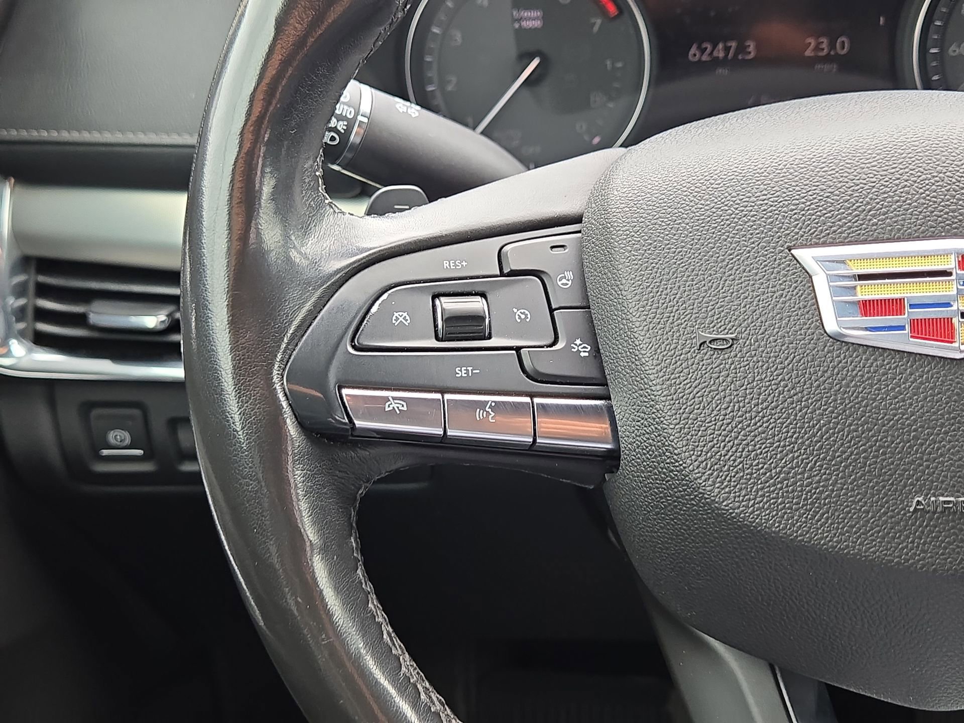 Used 2020 Cadillac XT4 Premium Luxury FWD image 21