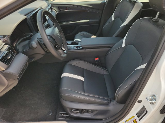 Used 2025 Toyota Camry SE image 5