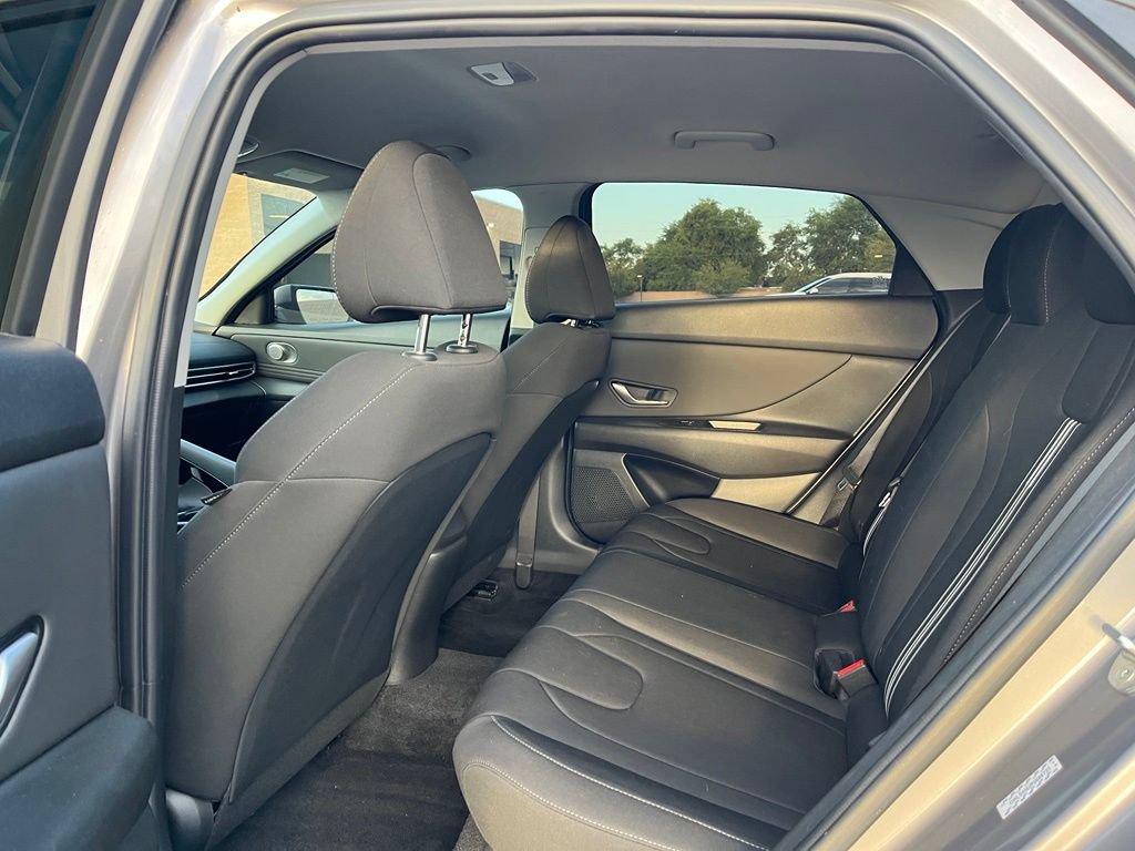 Used 2023 Hyundai Elantra SEL w/ Convenience Package FWD image 18