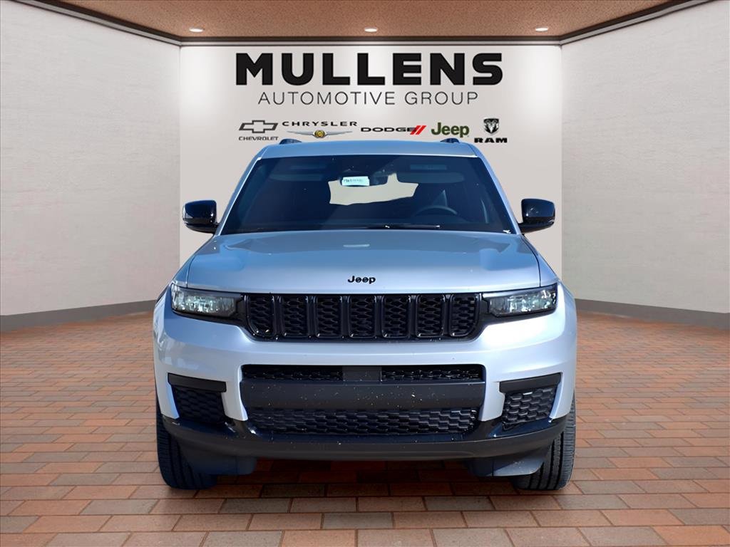 New 2025 Jeep Grand Cherokee L Laredo image 2