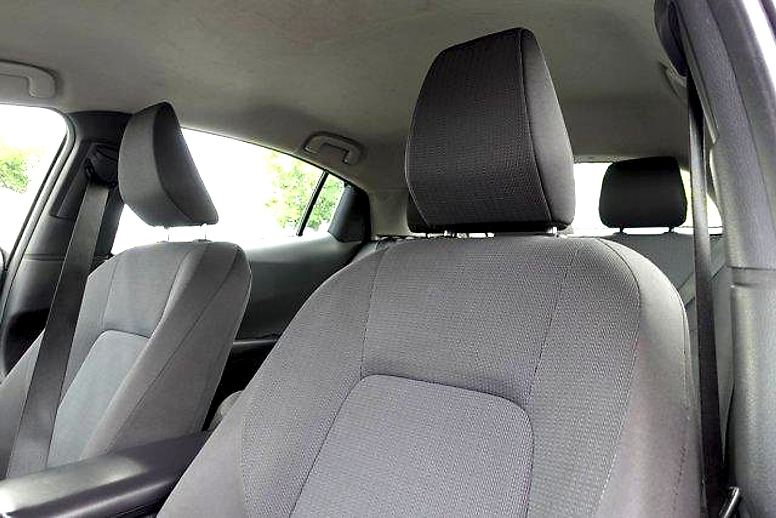 Used 2024 Toyota Prius LE FWD image 10