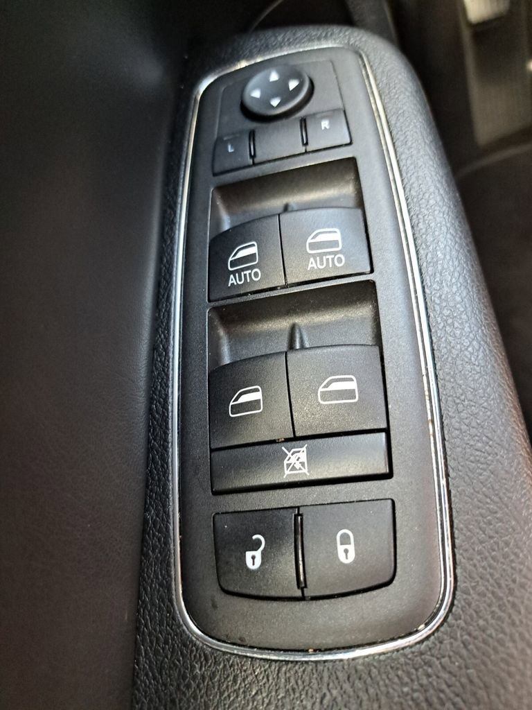 Used 2022 Chrysler 300 Touring L w/ Popular Equipment Group image 15