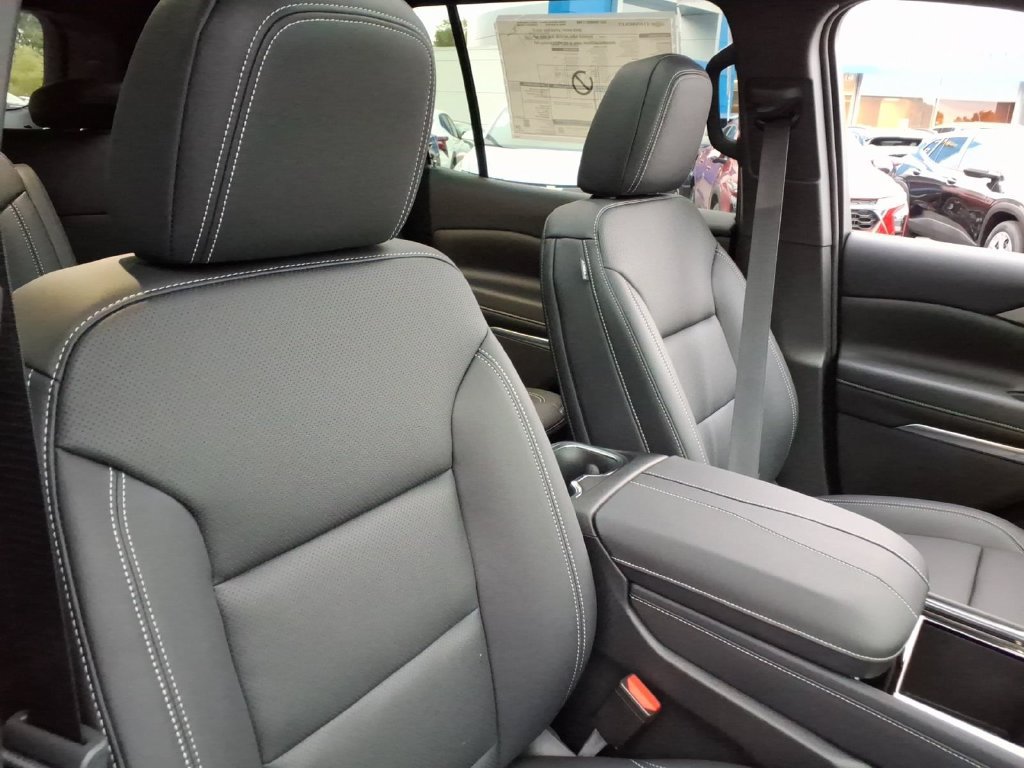 New 2027 Chevrolet Traverse LT w/ Sun and Wheel Package FWD image 18