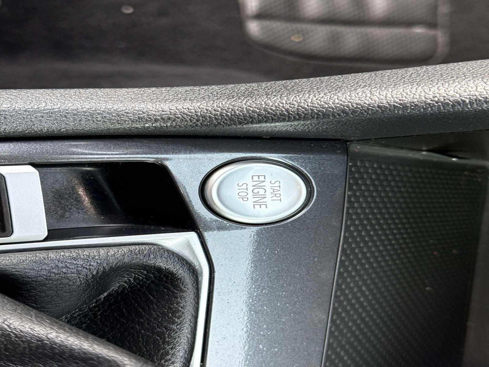 Used 2024 Volkswagen Tiguan Wolfsburg Edition image 29