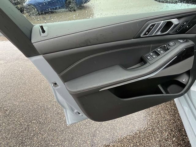 New 2026 BMW X5 xDrive50e image 13