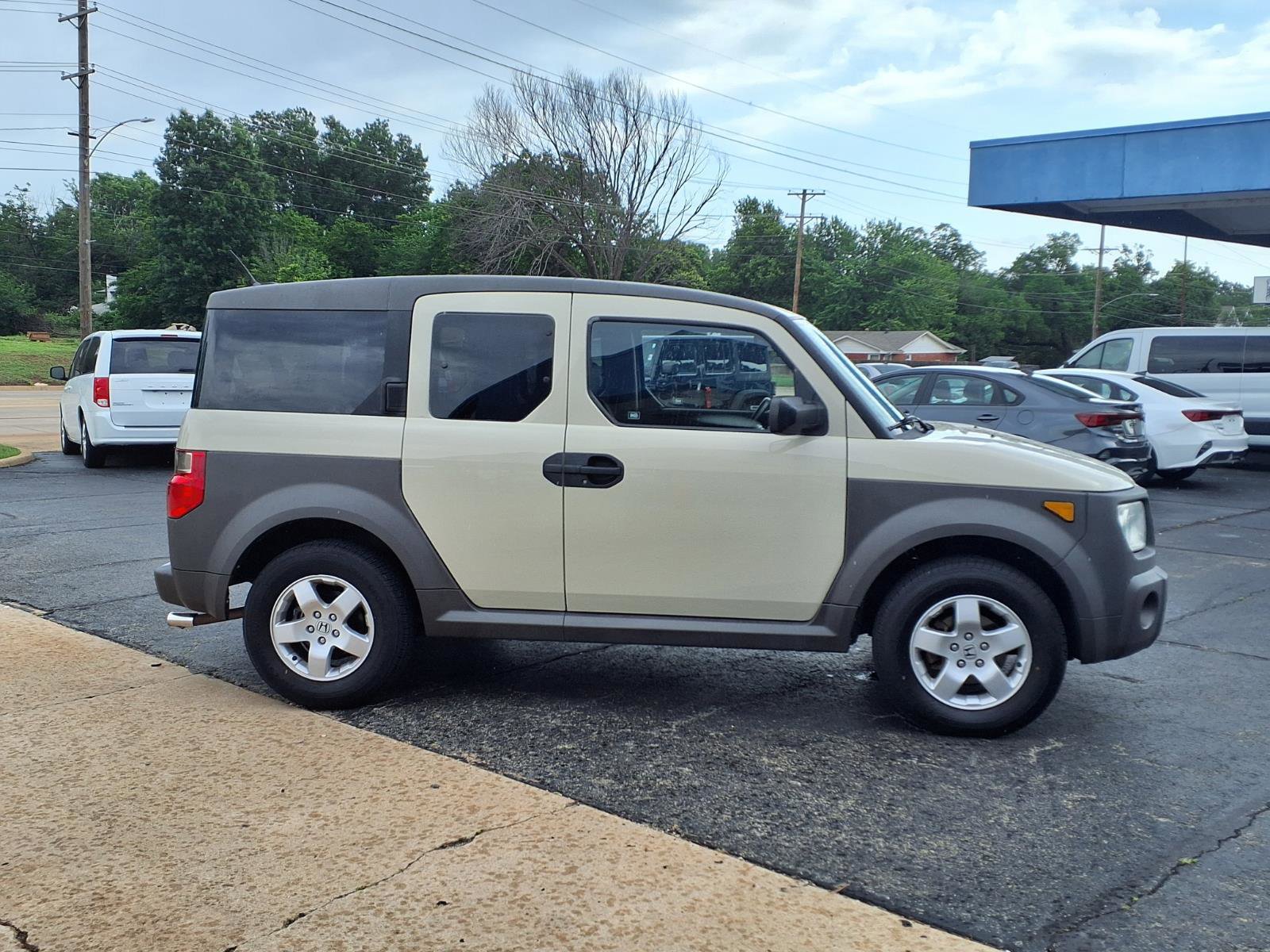 Used 2005 Honda Element EX image 2