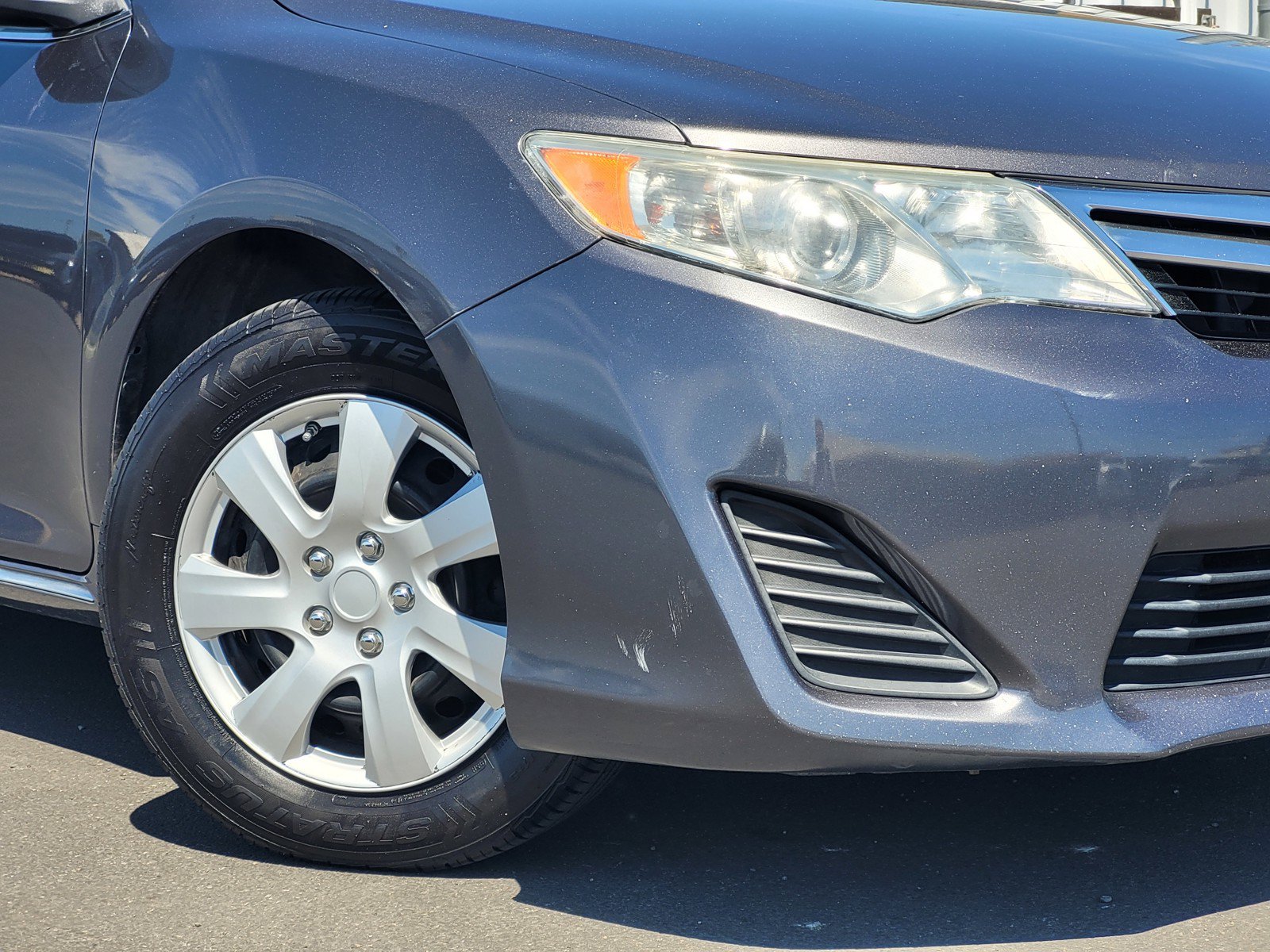 Used 2014 Toyota Camry LE FWD image 3