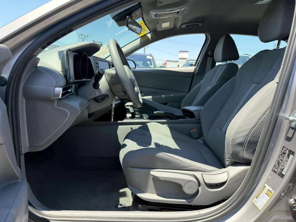 Certified 2023 Hyundai Elantra SE FWD image 16