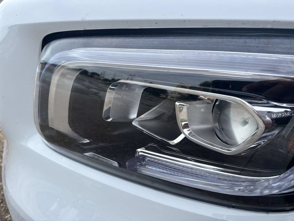 Used 2023 Mercedes-Benz GLB 250 w/ Premium Package image 10