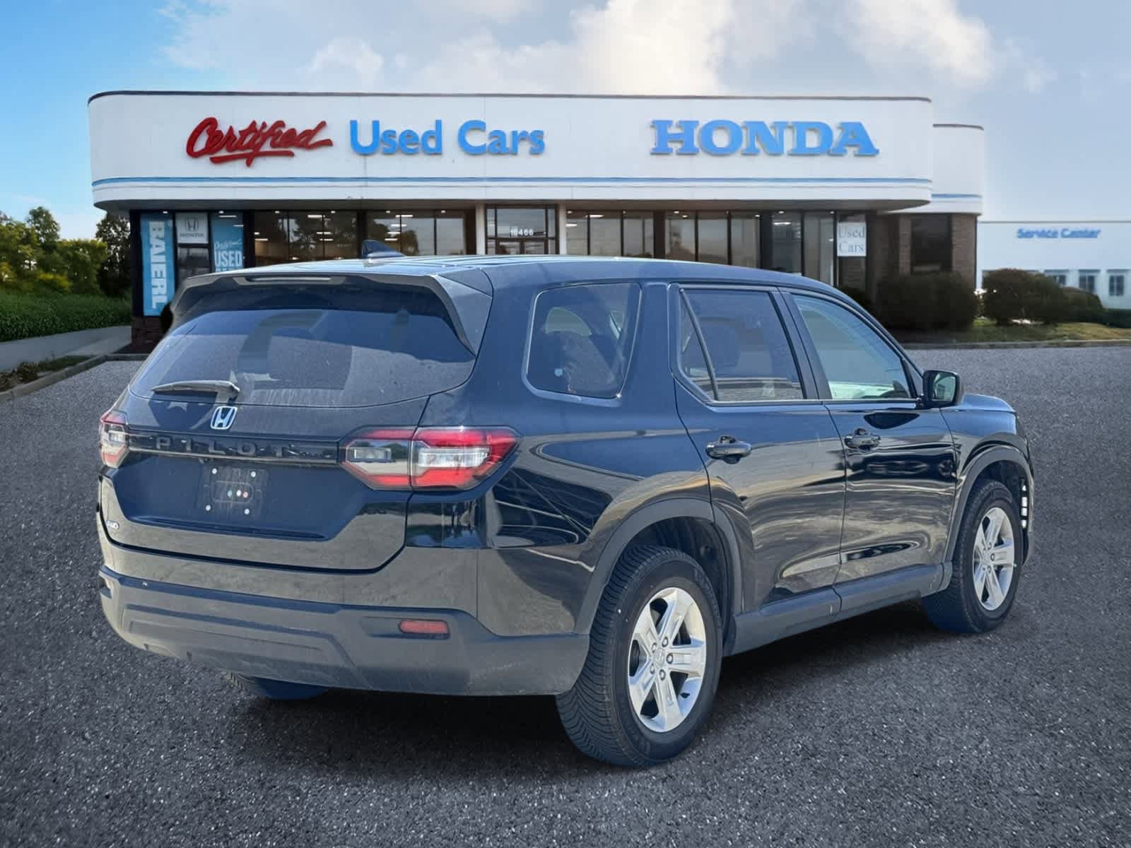 Used 2023 Honda Pilot LX image 5