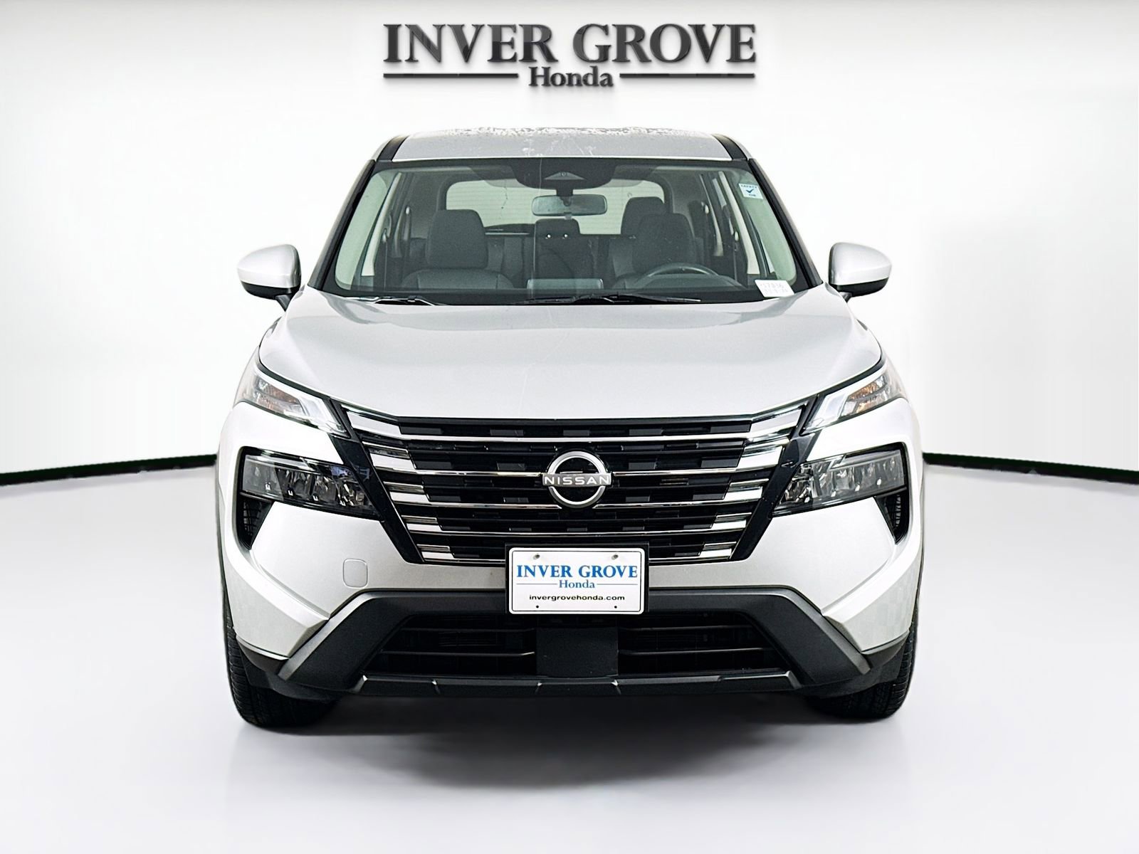 Used 2024 Nissan Rogue SV image 2