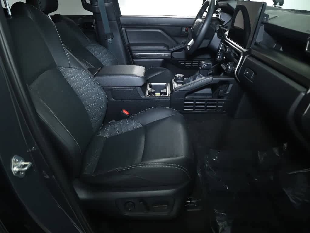 Used 2025 Toyota 4Runner TRD Off-Road Premium AWD/4WD image 35