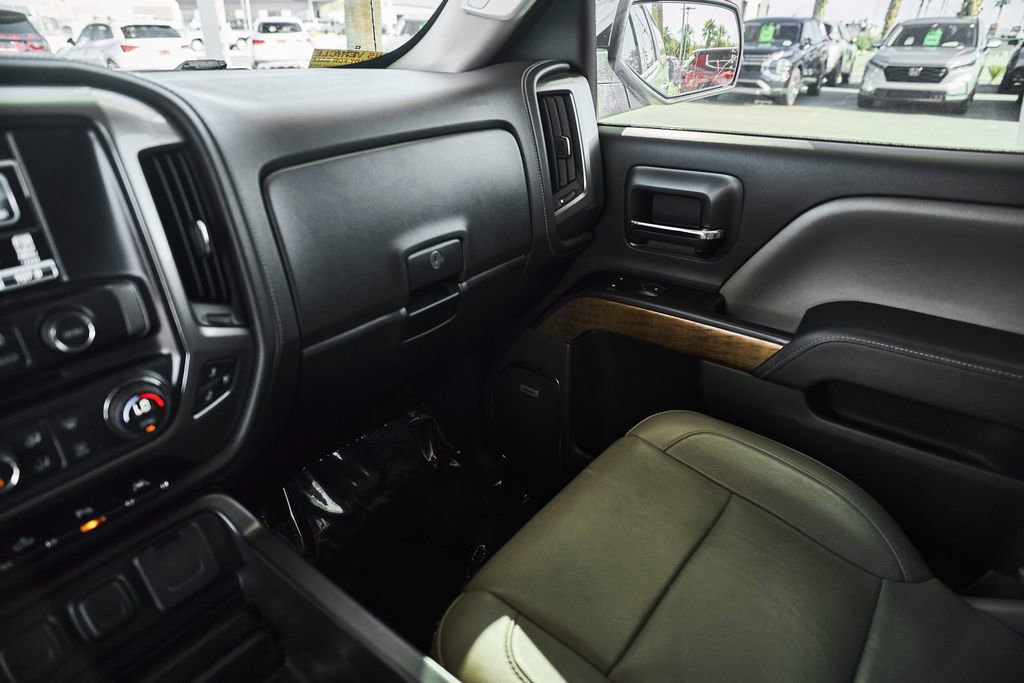Used 2017 Chevrolet Silverado 1500 LTZ w/ LTZ Plus Package AWD/4WD image 33