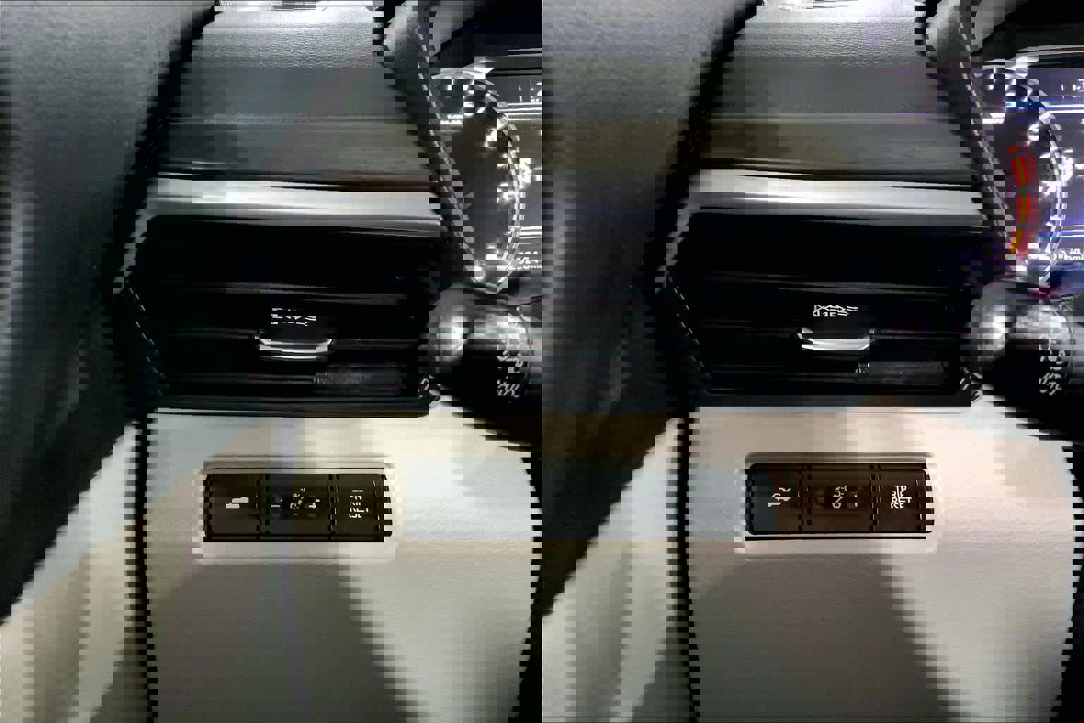 Used 2024 Nissan Altima 2.5 SV image 34