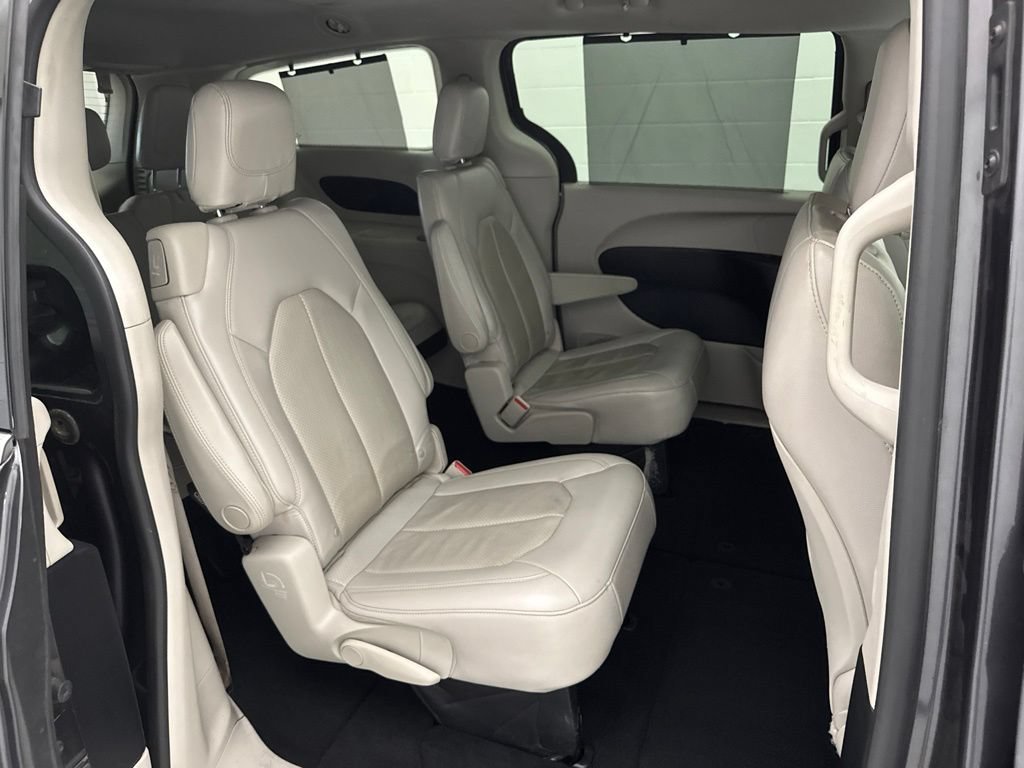 Used 2021 Chrysler Pacifica Touring-L FWD image 50