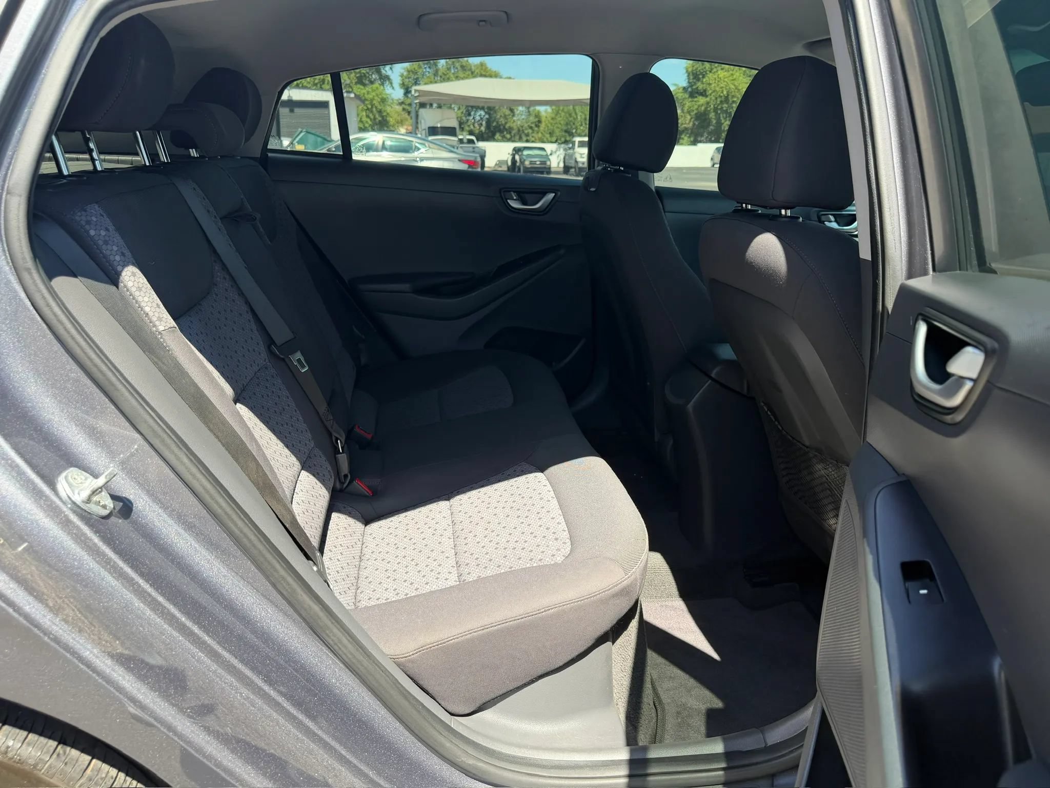 Used 2019 Hyundai Ioniq Plug-In Hybrid FWD image 23