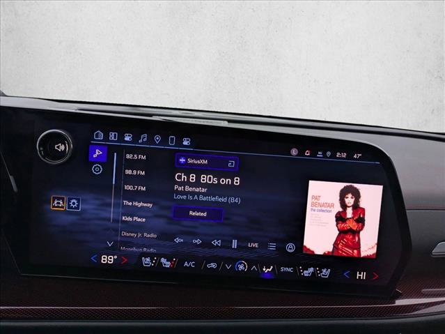 Used 2025 Chevrolet Traverse RS image 13