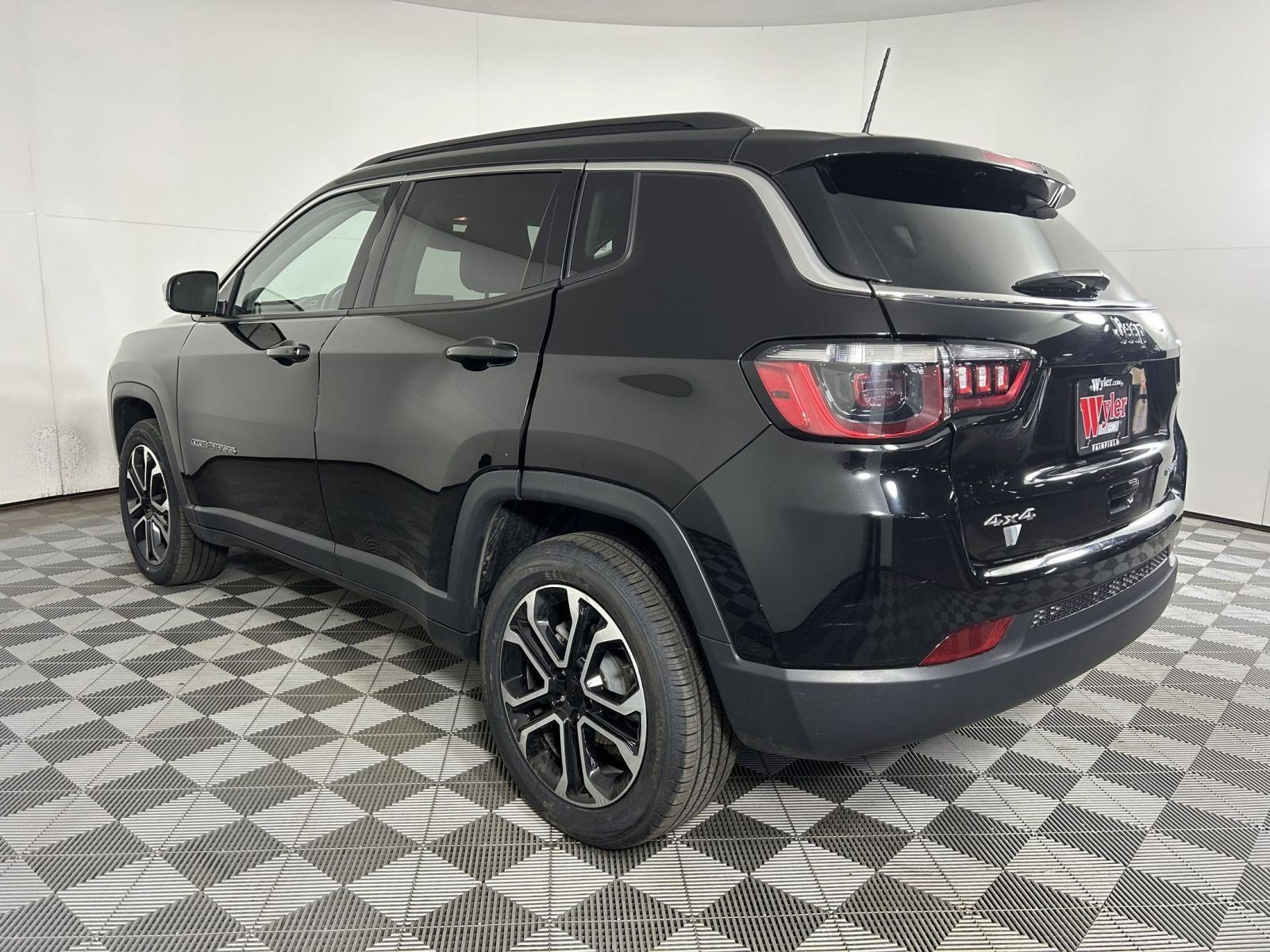 Used 2022 Jeep Compass Limited image 12