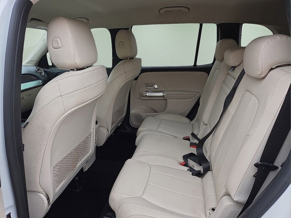 Used 2021 Mercedes-Benz GLB 250 w/ Premium Package image 18