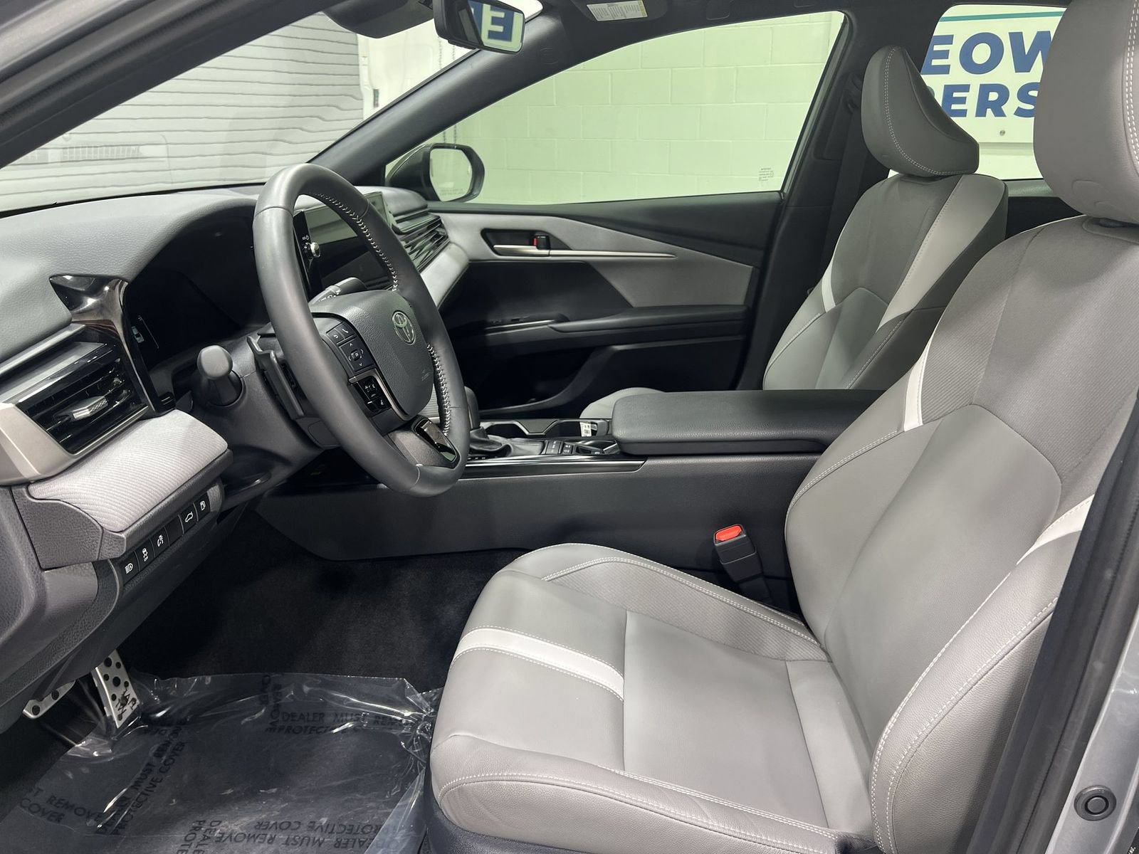 Used 2025 Toyota Camry SE w/ Multimedia Upgrade Package AWD/4WD image 11
