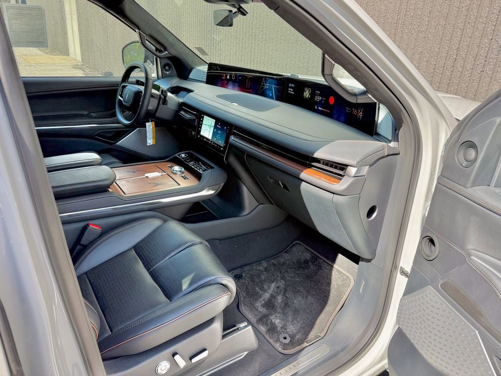 New 2026 Lincoln Navigator L Black Label AWD/4WD image 25