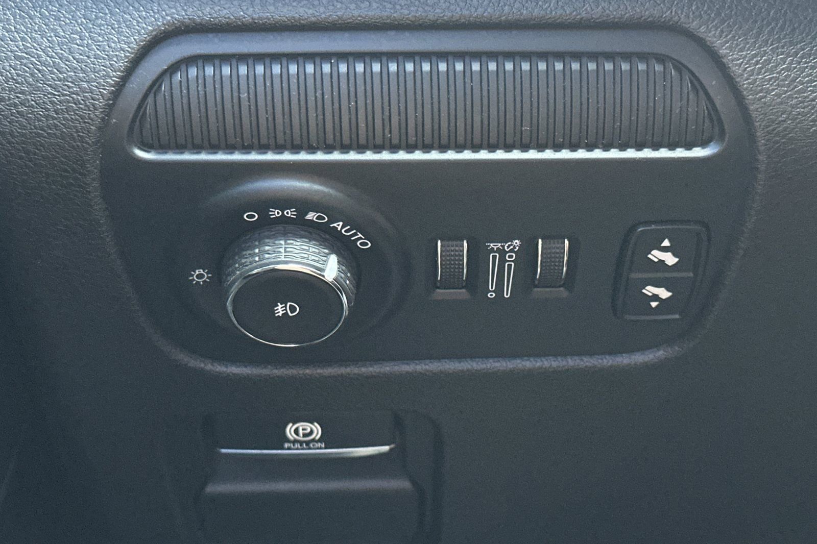 Used 2023 Jeep Wagoneer 4WD w/ Convenience Group I image 41