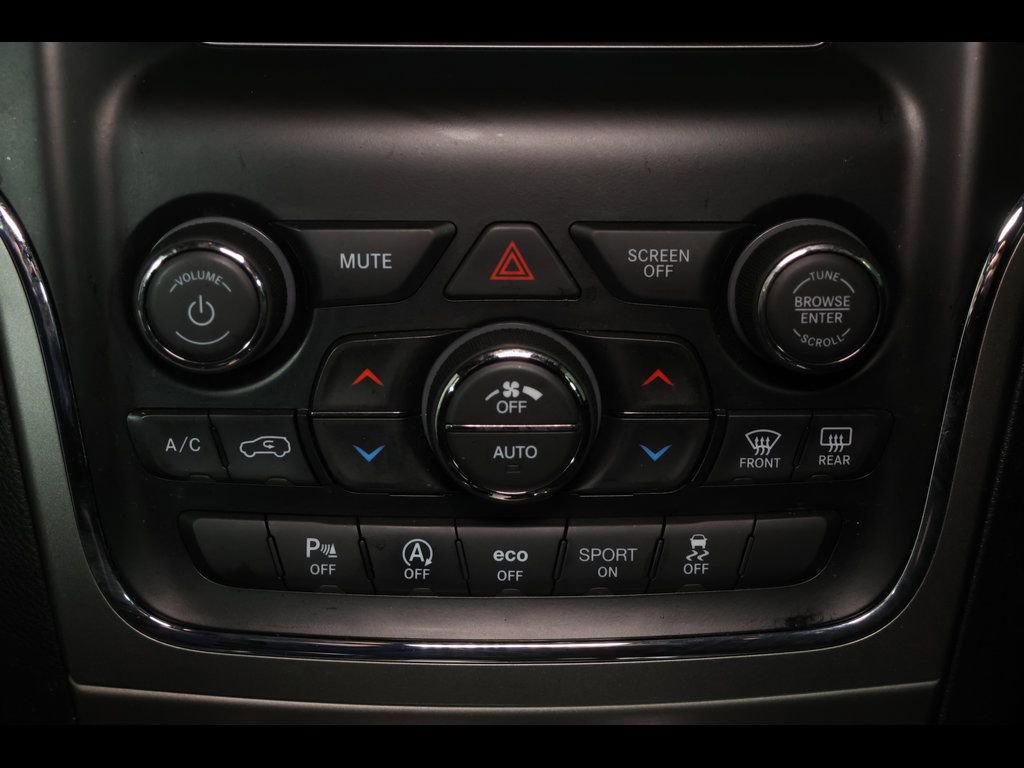 Used 2020 Jeep Grand Cherokee Laredo AWD/4WD image 25