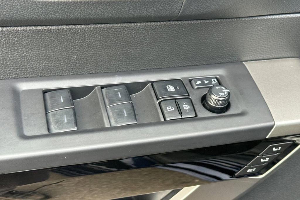 Used 2025 Toyota Tundra Limited image 15